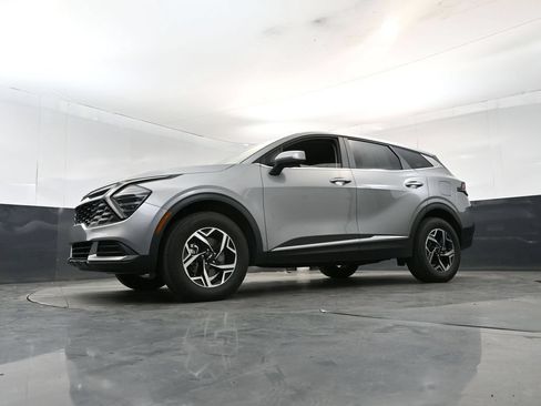 Used 2025 Kia Sportage LX AWD/4WD image 20
