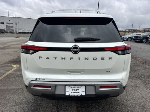 Used 2024 Nissan Pathfinder SL image 6
