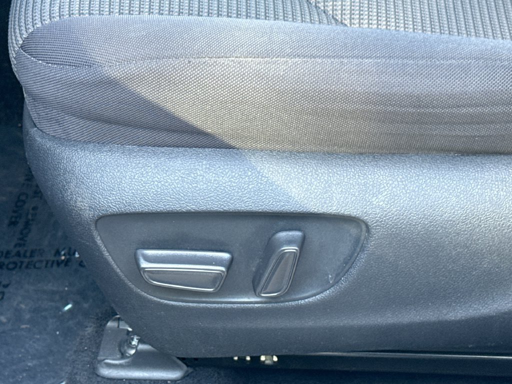 Used 2022 Toyota Highlander LE FWD image 14