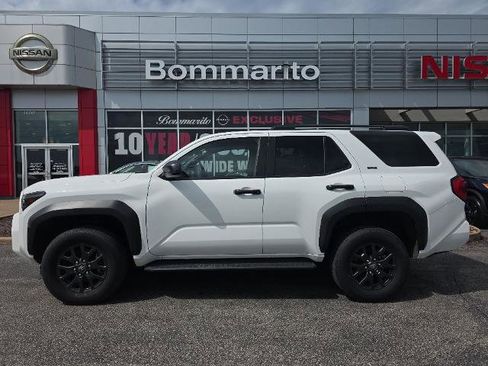 Used 2025 Toyota 4Runner SR5 AWD/4WD image 4
