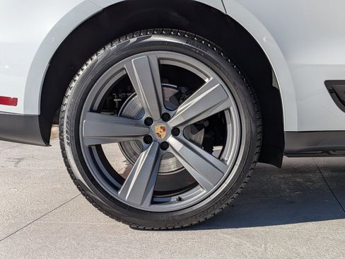 New 2026 Porsche Macan AWD/4WD image 28