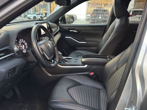 Certified 2024 Toyota Highlander XSE image 8