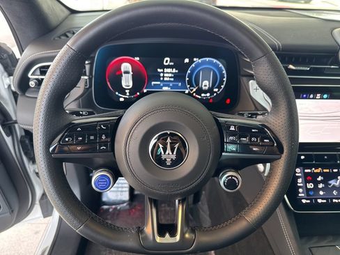 Used 2025 Maserati Grecale Modena AWD/4WD image 12