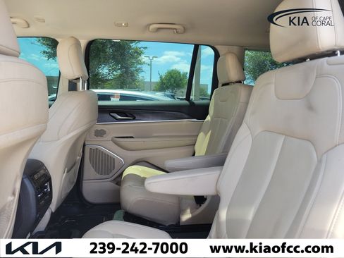 Used 2022 Jeep Grand Cherokee L Limited image 9