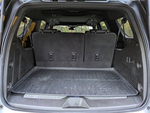 Used 2023 Chevrolet Suburban RST w/ Luxury Package image 12