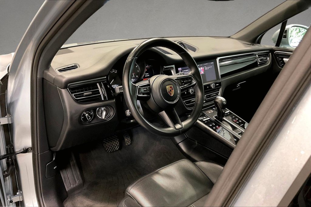 Used 2023 Porsche Macan AWD/4WD image 17