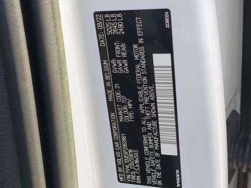 Used 2023 Volvo XC40 B5 Plus image 66