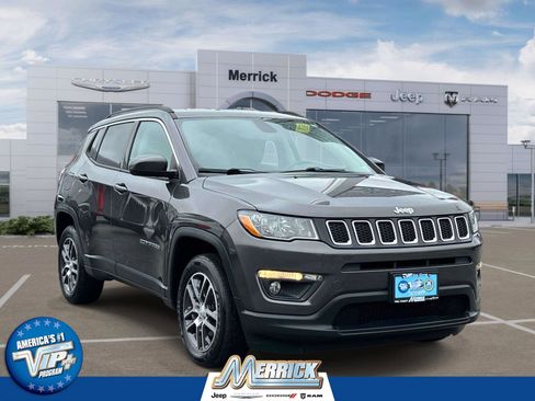Used 2019 Jeep Compass Latitude w/ Cold Weather Group image 1