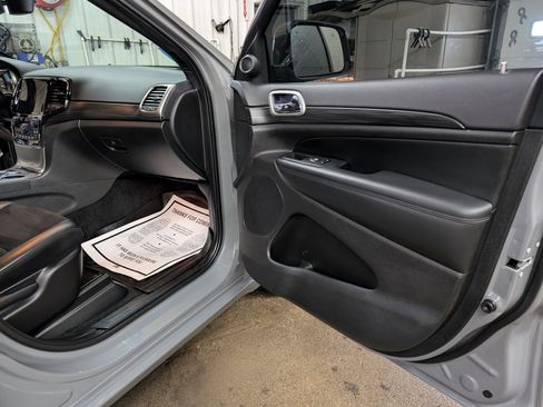 Used 2022 Jeep Grand Cherokee Laredo X image 6