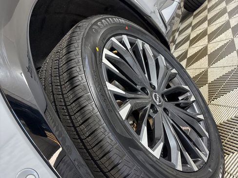 Used 2025 Nissan Rogue Platinum image 36