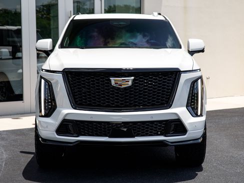 Used 2025 Cadillac Escalade V AWD/4WD image 5