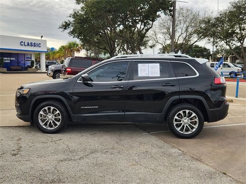 Used 2019 Jeep Cherokee Latitude Plus w/ Comfort/Convenience Group image 4