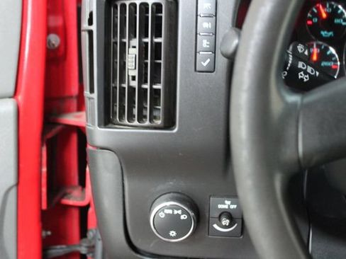 Used 2019 Chevrolet Express 2500 RWD image 15
