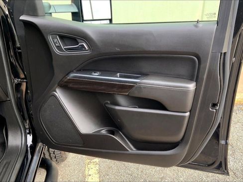 Used 2018 GMC Canyon SLT image 25