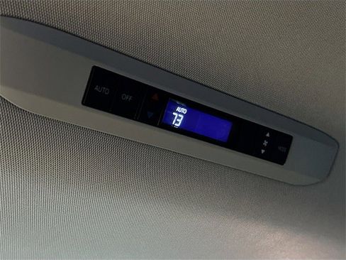 Used 2021 Toyota Sienna LE image 27