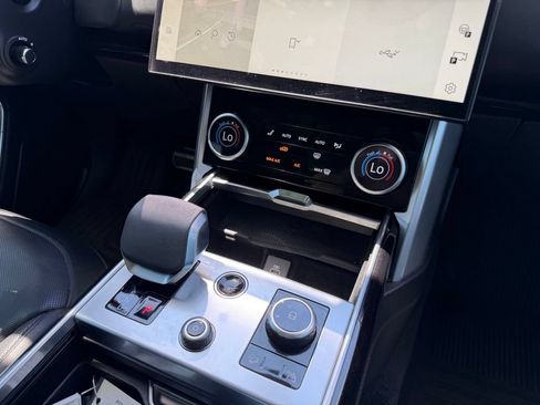 Used 2023 Land Rover Range Rover SE AWD/4WD image 10