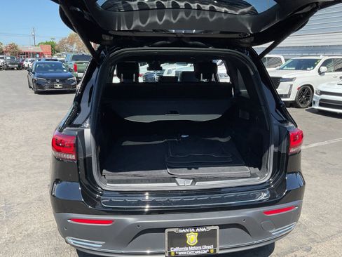 Used 2023 Mercedes-Benz EQB 300 4MATIC image 25