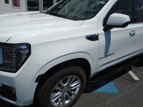 Used 2023 GMC Yukon SLT AWD/4WD image 11