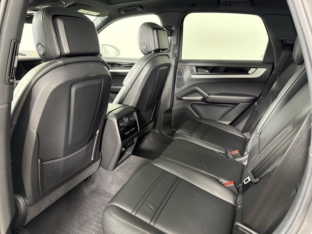 Certified 2026 Porsche Cayenne AWD/4WD image 26