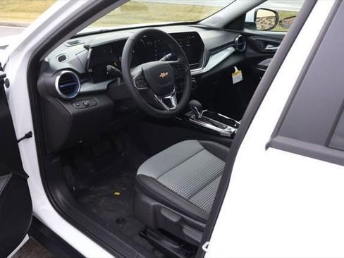 New 2026 Chevrolet Trax LT w/ Driver Confidence Package image 13