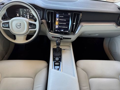 Used 2019 Volvo S60 T6 Momentum w/ Premium Package AWD/4WD image 3