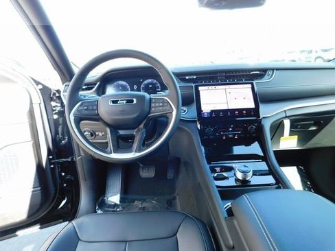 New 2025 Jeep Grand Cherokee Limited w/ Black Appearance Package image 37