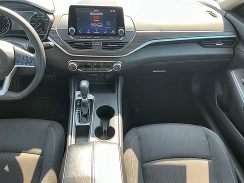 Used 2025 Nissan Altima 2.5 SV FWD image 13