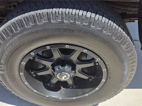 Used 2016 Toyota Tacoma TRD Off-Road w/ Premium & Technology Package RWD image 9