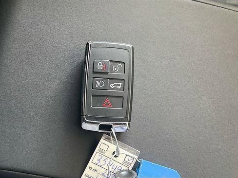 Used 2025 Land Rover Discovery Sport Dynamic SE image 33