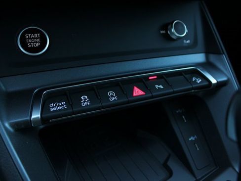 New 2025 Audi Q3 2.0T Premium image 10