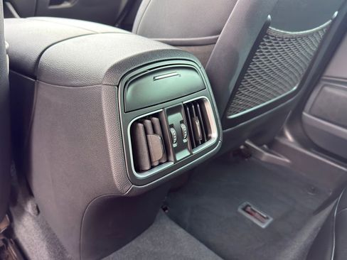 Certified 2023 Maserati Levante GT AWD/4WD image 34