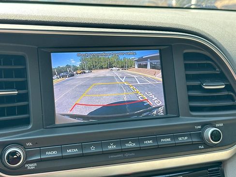 Used 2020 Hyundai Elantra SEL FWD image 23
