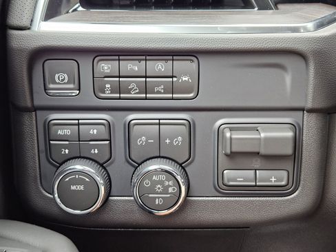 New 2026 Chevrolet Tahoe Premier w/ Sun And Tow Package AWD/4WD image 22