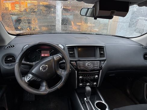 Used 2017 Nissan Pathfinder S image 4