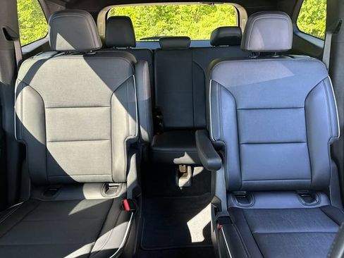 Used 2025 Buick Enclave Preferred AWD/4WD image 37