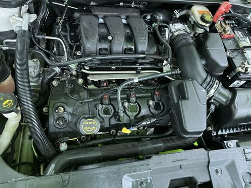 Used 2015 Lincoln MKS w/ Equipment Group 101A FWD image 30
