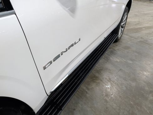 Used 2021 GMC Yukon Denali w/ Denali Premium Package image 7