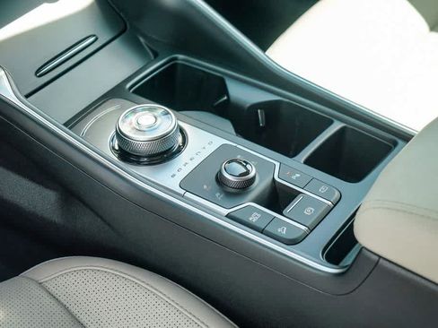 Certified 2025 Kia Sorento EX AWD/4WD image 18