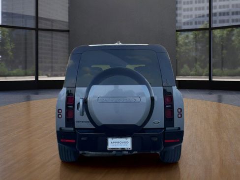 Used 2023 Land Rover Defender 130 X-Dynamic SE image 4