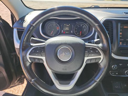 Used 2018 Jeep Cherokee Latitude Plus image 16