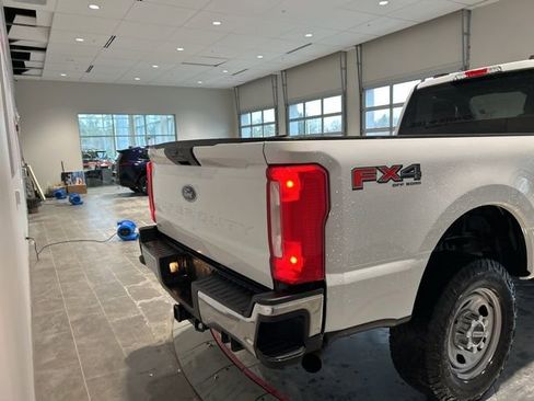 Used 2023 Ford F350 XL w/ FX4 Off-Road Package AWD/4WD image 6
