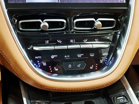 Used 2023 Aston Martin DBX AWD/4WD image 29