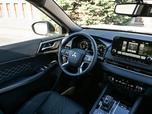 New 2025 Mitsubishi Outlander SEL Black Edition image 14