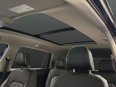 Used 2025 Volkswagen Atlas SEL Premium R-Line image 12