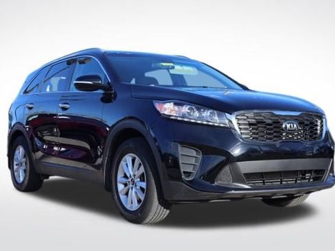 Used 2019 Kia Sorento LX w/ LX Convenience Package image 1