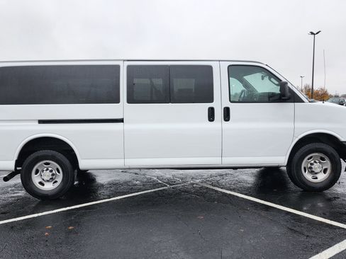 Used 2022 Chevrolet Express 3500 LS image 16