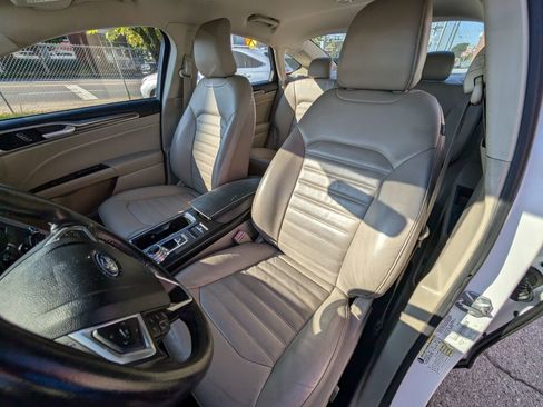 Used 2017 Ford Fusion SE w/ Fusion SE Technology Package image 16