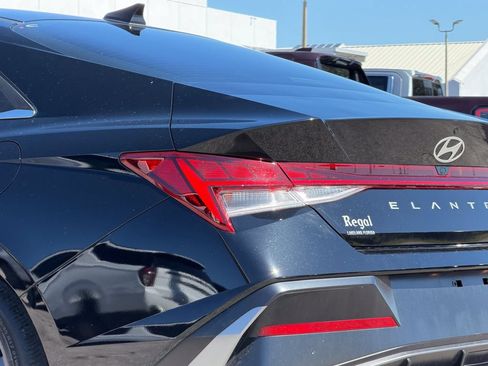 Used 2024 Hyundai Elantra SEL w/ Convenience Package FWD image 8