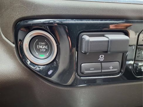 Used 2024 Chevrolet Silverado 1500 LTZ AWD/4WD image 36