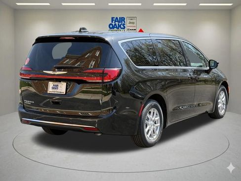 New 2026 Chrysler Pacifica Select image 6